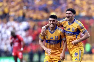 Tigres golea a Chivas y asegura su lugar en Liguilla