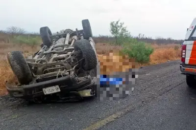 Tragedia en Bustamante: Dos Hermanos Fallecen Tras Volcadura de Vehículo