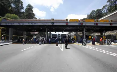 Tras 9 horas de bloqueo, liberan caseta La Venta en autopista México-Toluca