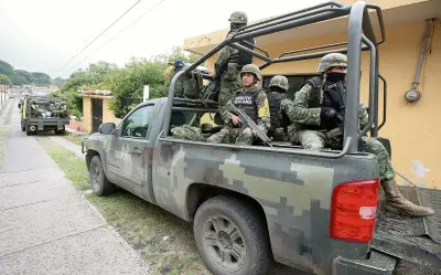 Vinculan a proceso a 8 policías de Manzanillo por nexos criminales