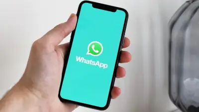 WhatsApp revoluciona su diseño con Liquid Glass: transparencias y efectos flotantes