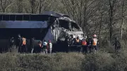 Accidente ferroviario en Francia deja un muerto y 27 heridos tras colisión con camión