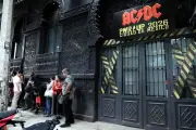 AC/DC inaugura exclusiva pop-up store en Ciudad de México con colección limitada