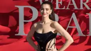 Anne Hathaway es nombrada la mujer más bella del mundo por People a sus 43 años