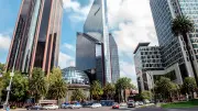 Bolsa Mexicana cae 1.1% en abril 2026 y acumula dos meses a la baja