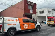 Camioneta de prensa atropella a trabajador en incidente vial en México