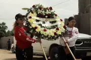Colectivos de Búsqueda Acompañan a Cecilia Flores en el Funeral de su Hijo