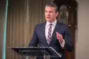 Confusión viral: Hegseth citó 'Pulp Fiction' pensando que era una oración cristiana