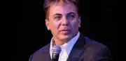 Cristian Castro termina prepa a los 51 años y sueña con la universidad