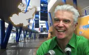 David Byrne regresa a México con tres conciertos en septiembre 2026