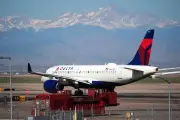 Delta Air Lines incrementa tarifas de equipaje por alza global en costos de combustible