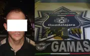 Detienen a hombre armado en Guadalajara con orden de aprehensión por robo