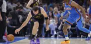 Doncic viaja a Europa por tratamiento de emergencia para playoffs con Lakers