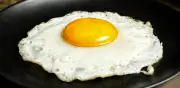 El Secreto del Huevo Estrellado Perfecto: Cómo Cocinar sin Aceite y Reducir Grasas