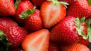 El Truco Culinario para Potenciar la Dulzura Natural de las Fresas Sin Azúcar
