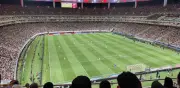 Fan japonés queda cautivado por las Chivas y la pasión del Estadio Akron en México