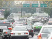 Hoy No Circula: sábado 25 de abril, restricciones para autos con holograma 1 y 2