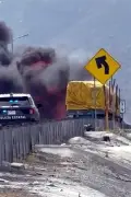 Incendio de tráiler en autopista a Saltillo provoca caos vial y evacuaciones