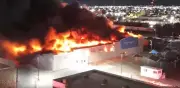Incendio devasta supermercado Walmart en Delicias, Chihuahua; reportan pérdida total