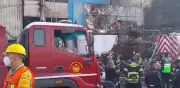 Incendio devastador en La Merced: 100 puestos quemados y 4 edificios afectados tras 7 horas