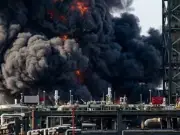Incendio en bodega de coque de Refinería Olmeca de Dos Bocas activa protocolos de emergencia