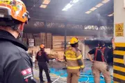 Incendio en vivienda deja a cuatro personas con síntomas de intoxicación en Nuevo León