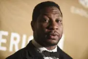 Jonathan Majors Sufre Caída en Set de Filmación; Equipo Exige Mejoras en Seguridad