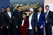 Los hijos de Michael Jackson asisten a estreno de documental en Berlín