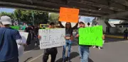 Manifestantes bloquean vialidad en Iztapalapa para exigir reapertura de centro de rehabilitación