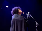 María Katzarava celebra 25 años con residencia íntima en La Cueva de la CDMX