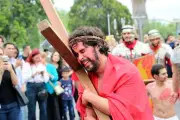 Miles reviven la Pasión de Cristo en emotiva representación tradicional mexicana