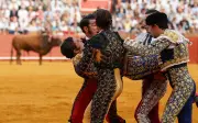Pronóstico 'muy grave' para Morante de la Puebla tras brutal cornada en Sevilla