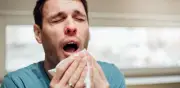 Riesgos de contener un estornudo: ¿es malo para la salud?