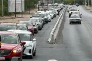 Saturación de Viajeros en Cruces Fronterizos hacia Texas Genera Caos y Largas Filas