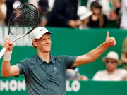 Sinner avanza a semifinales en Montecarlo con su victoria 20 consecutiva en Masters 1000