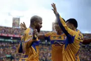 Tigres golea 4-1 a Chivas y recupera su lugar en la zona de Liguilla