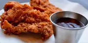 Tiras de Pollo Crujientes Estilo KFC: Receta Casera Mejorada y Picosita