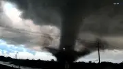 Tornado arrasa Oklahoma: 40 casas dañadas y carreteras cerradas