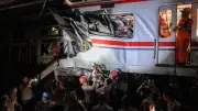 Tragedia ferroviaria en Indonesia: choque de trenes cerca de Yakarta deja 2 muertos