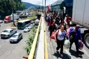 Transportistas Bloquean la México-Toluca Causando Caos Vial y Protestas