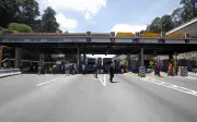 Tras 9 horas de bloqueo, liberan caseta La Venta en autopista México-Toluca