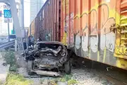 Tren impacta a conductor tras falla de frenos en incidente vial en Nuevo León