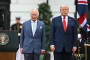 Trump recibe al rey Carlos en reunión privada en su residencia