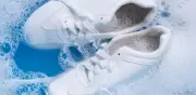 ¿Tus tenis blancos se amarillearon tras lavarlos? Métodos efectivos para recuperar su color