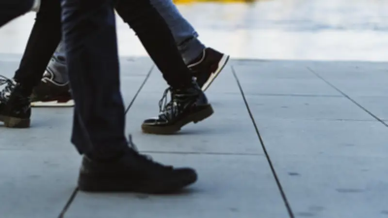 3 tipos de zapatos que debes evitar según un podólogo