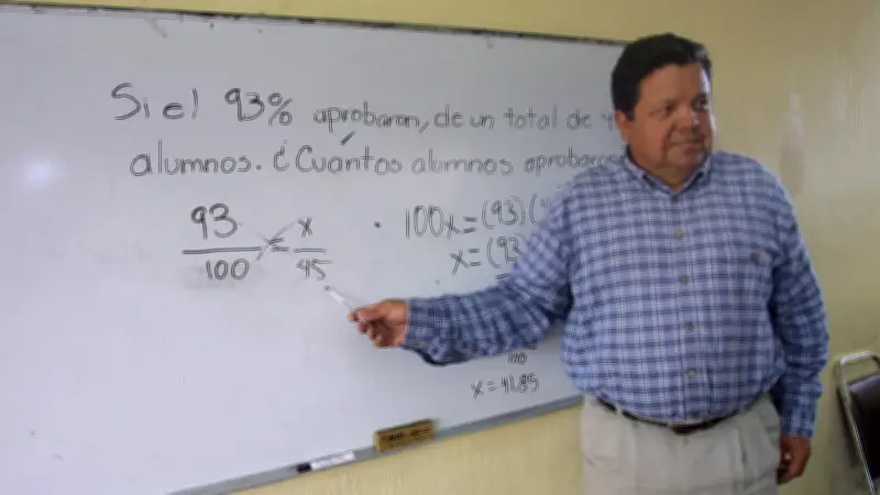 Acuerdan mejoras para docentes en Jalisco este Día del Maestro