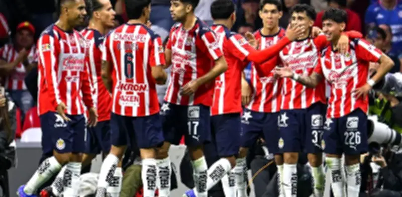 Afición de Chivas arenga al equipo previo a semifinal contra Cruz Azul