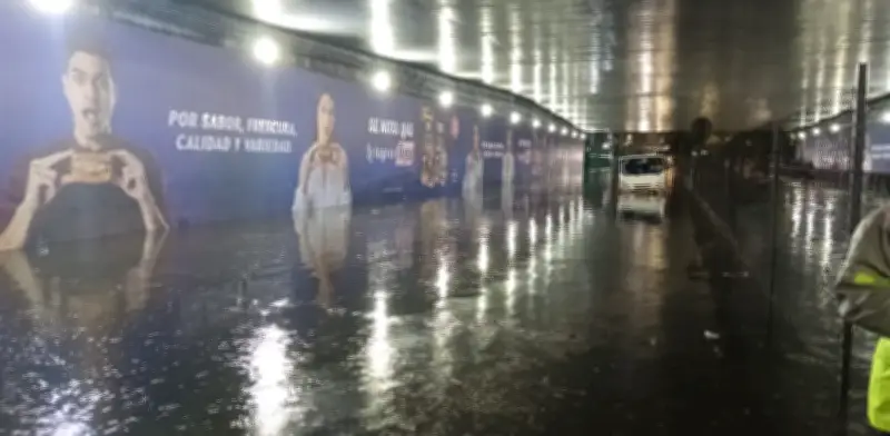 Aguacero en CDMX: inundaciones y vehículos arrastrados en sur poniente