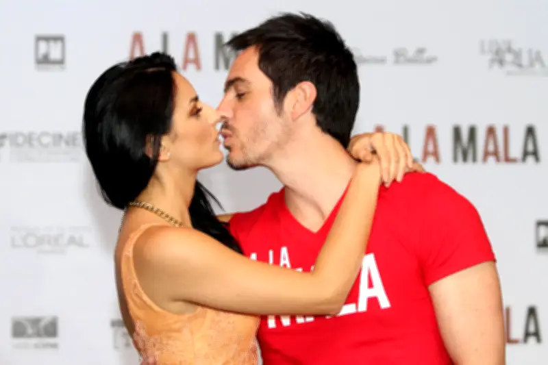 Aislinn Derbez y Mauricio Ochmann derriten fans con foto juntos