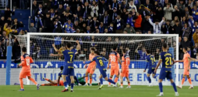 Alavés vence al Barcelona y sale del descenso en LaLiga